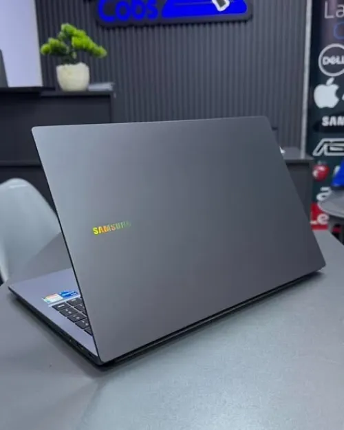 SAMSUNG GALAXY BOOK 4 i5-1335U 1.30 Ghz 8Gb DDR4 256Gb SSD INTEL IRIS XE GRAPHICS 15.6 FHD