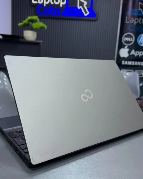 FUJITSU LIFEBOOK E-SERIE INTEL I5-1235U 12em 2.50GHZ 8GB DR4 256GB SSD INTEL UHD GRAPHICS 15.6P FHD+