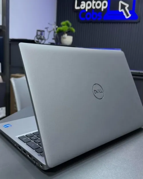 DELL LATITUDE 5520  INTEL i5-1145G7 RAM 16GB DDR4 DISK  256GB SSD nvme INTEL IRIS XE GRAPHICS  ECRAN 15.6-INCH FHD