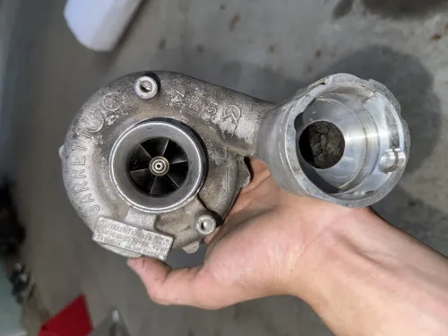 Turbo golf 5 2.0 TDI 143ch