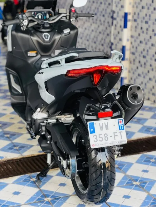Yamaha T MAX TECH MAX 2025