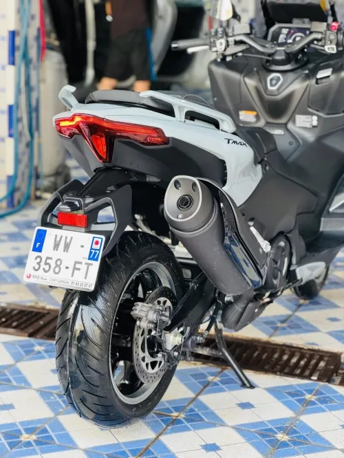 Yamaha T MAX TECH MAX 2025