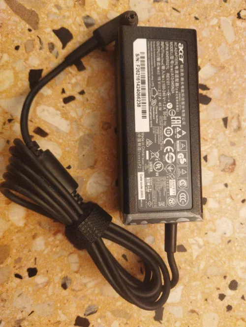 Chargeur original acer 2.37A 45 watts