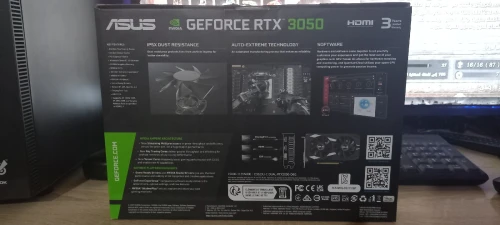 بطاقة شاشة RTX 3050 نسخة 6 جيجابايت في حالة ممتازة (شبه جديدة).
