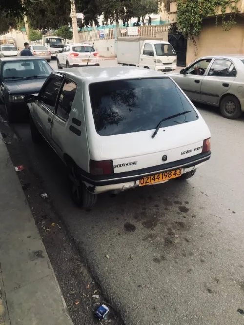 Peugeot 205 1998 la 8 sampel