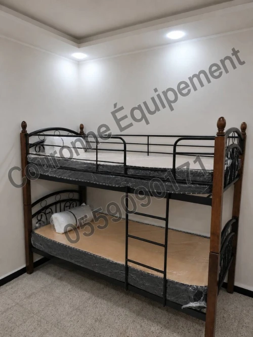 Fabrication de lits superposés haute qualité à pieds métalliques ou en bois, avec équipements complets. تصنيع أسرّة طابقية عالية الجودة بأرجل حديدية أو خشبية مع تجهيزات كاملة