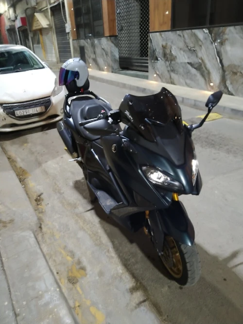 Yamaha T max 2023