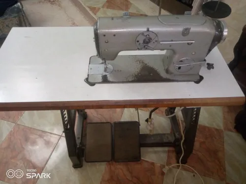 آلة خياطة