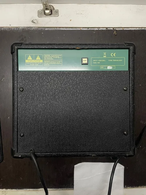 Guitar électrique stratocaster 10/10+ ampli