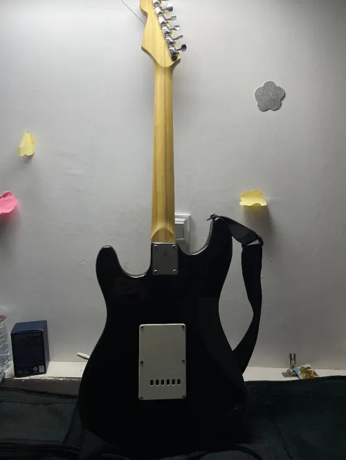 Guitar électrique stratocaster 10/10+ ampli