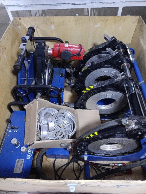 Machine de soudage bout à bout pour tuyaux PEHD