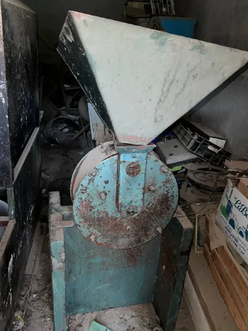 آلة طحن القهوة و الحبوب Broyeur a Grain 