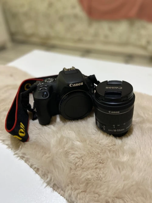 CANON 200D