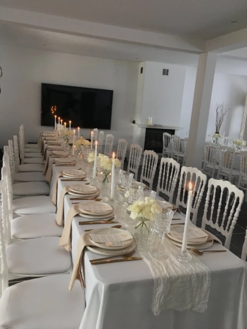 Location vaisselle de lux / table ronde / table basse / chaise tout article événementielle 