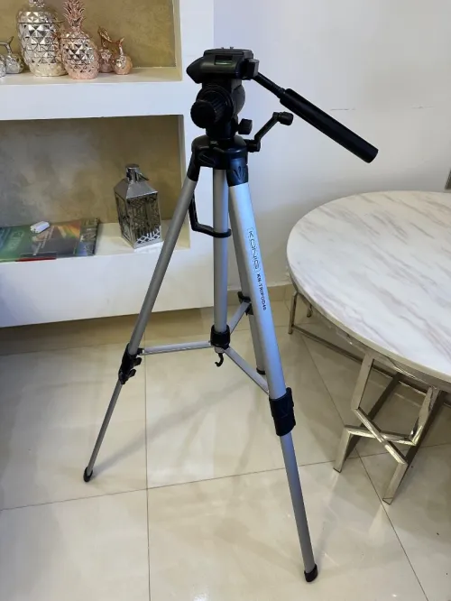 Trépied KONIG modèle KN-TRIPOD40 robuste pour Photo/Vidéo