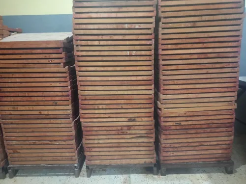 Les plateaux bois rouge  