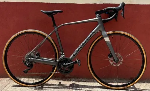 Vélo de course professionnel haute de gamme de la grande marque Orbea 