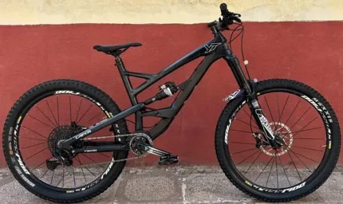 Super Enduro haute gamme de la grande marque américaine YT