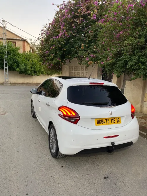 Peugeot 208 2015 Allure Facelift
