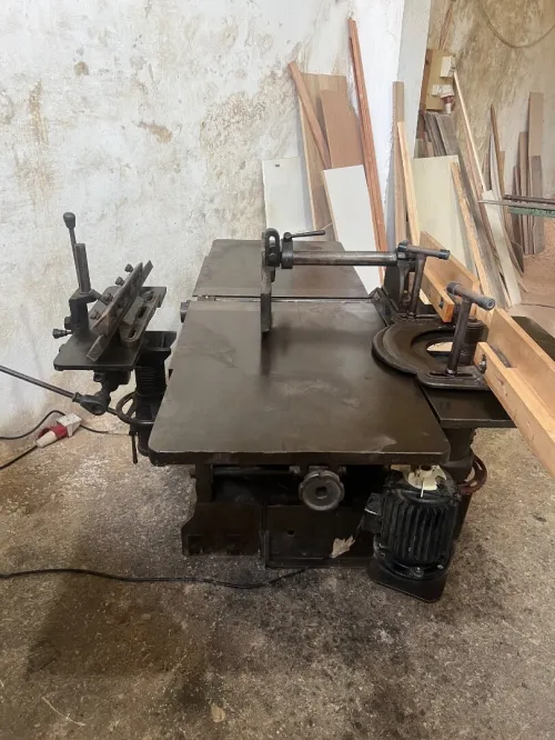 À vendre : 2 machines de menuiserie complètes 
