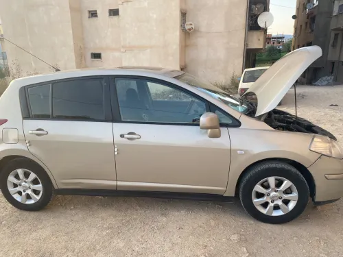 Nissan Tiida 5 portes 2010 Tiida 5 portes