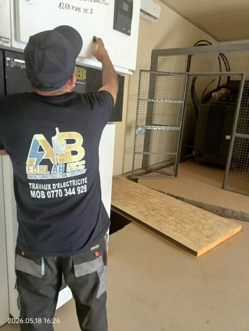 poste transformateur, groupe électrogènes et armoires électriques s