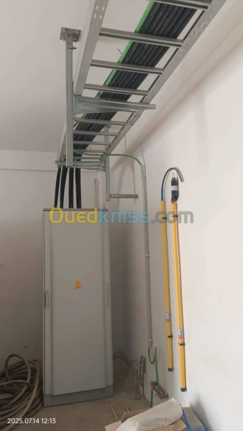 Poste transformateurs et groupe électrogène المحولات و المولدات الكهربائية