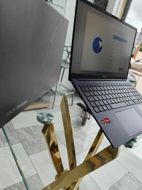 ASUS ZenBook AMD RYZEN 7 7735U 32Go RAM 1TO SSD 15.6 FHD JAMAIS UTILISÉ SOUS EMBALLAGE