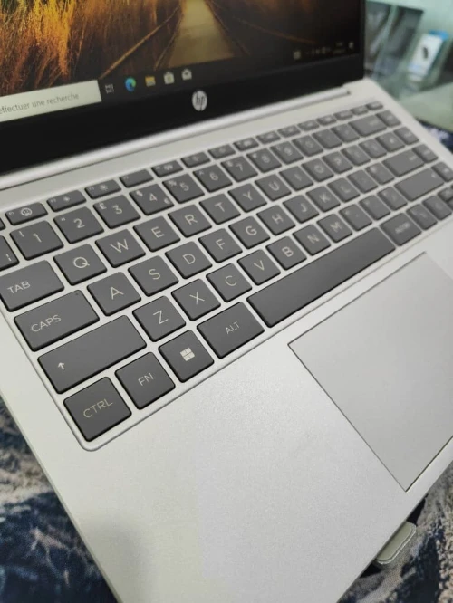 HP 14 i3 N305 (12éme gen) 8GB 256SSD 14"FHD TRES BON ETAT