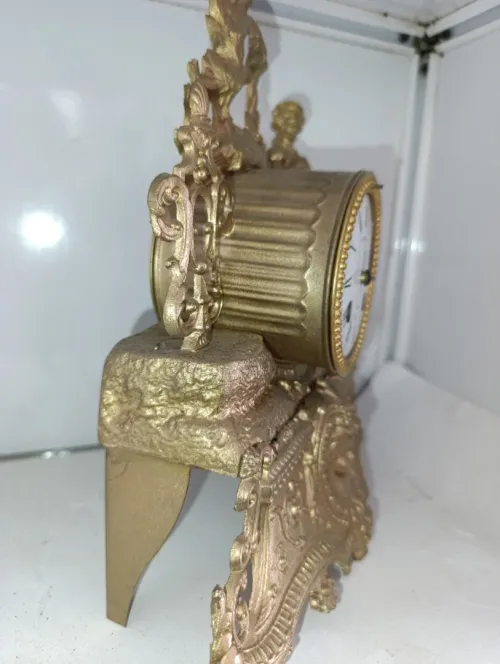 Pendule de cheminée ancienne en régule doré - XIXe siècle