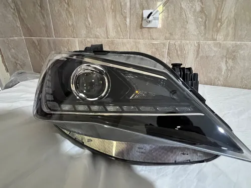 Des projecteurs avant neufe et original 