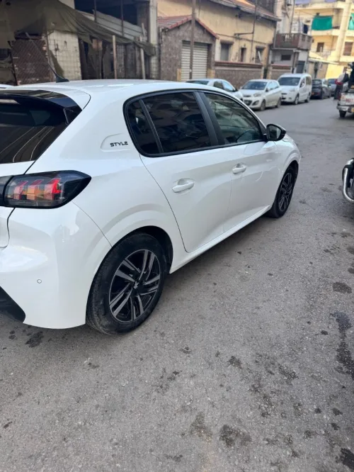 Peugeot 208 2023 E-Style