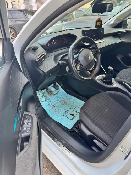Peugeot 208 2023 E-Style