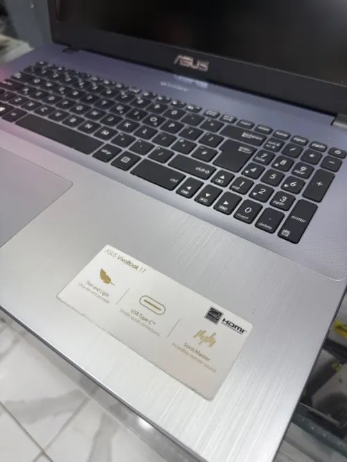 Laptop Asus vivobook 17 x705MA 17" processeur Intel(R) Celeron(R) N4000 CPU 8GB RAM 256GB