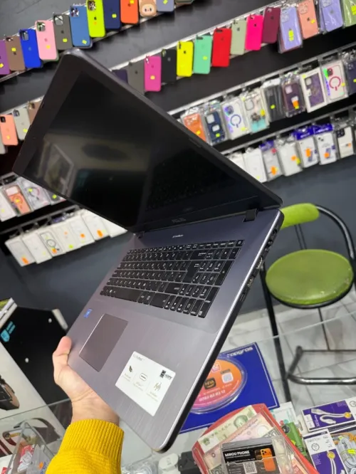 Intel(R) Celeron(R) N4000 CPU 8GB RAM 256GB