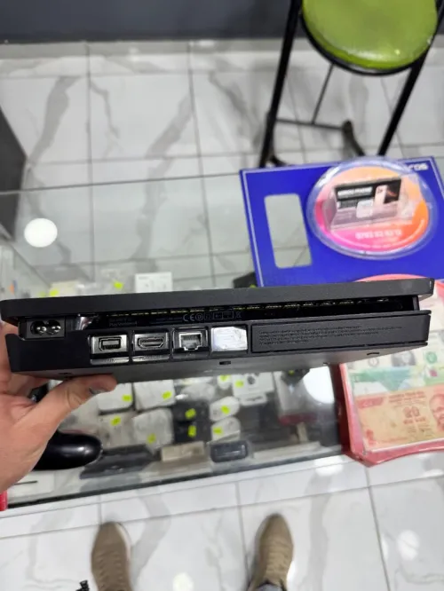 Ps4 Slim flashe Version 12.52 Très Bon état