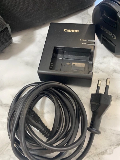 Canon EOS 800 D