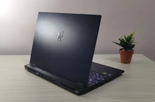 PREDATOR ULTRA 9 275HX RTX 5070 32GB 6400MHZ 1TB SSD 16" QHD 240HZ