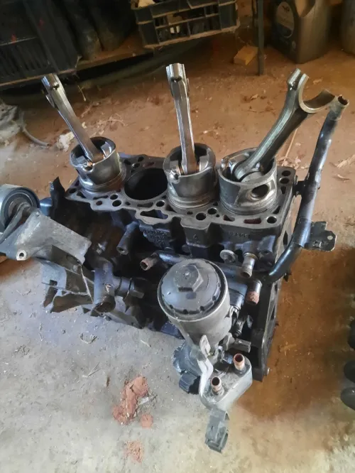 Bloc moteur 2.0 140  golf 5