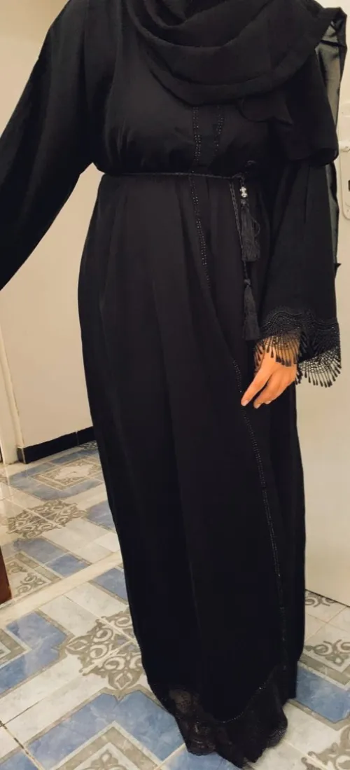 عباءة abaya