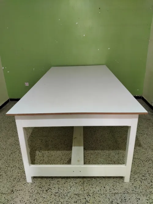 Table de couture et de coupage 