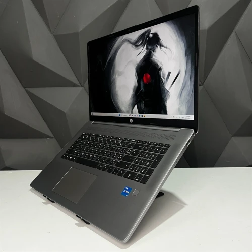 HP PROBOOK 470 G8 / i5 1135G7 / intel iris / 16GB / 256GB nvme / 17" /