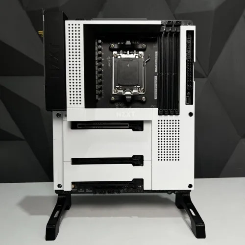 NZXT N7 B650E MOTHERBOARD / DDR5 /