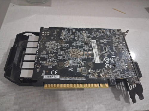 carte graphique Gygabyte GTX 1650 4ga + Alimentation Gygabyte P450B