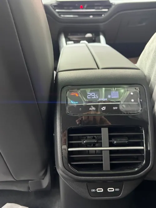Volkswagen Passat 2025 Pro pack black