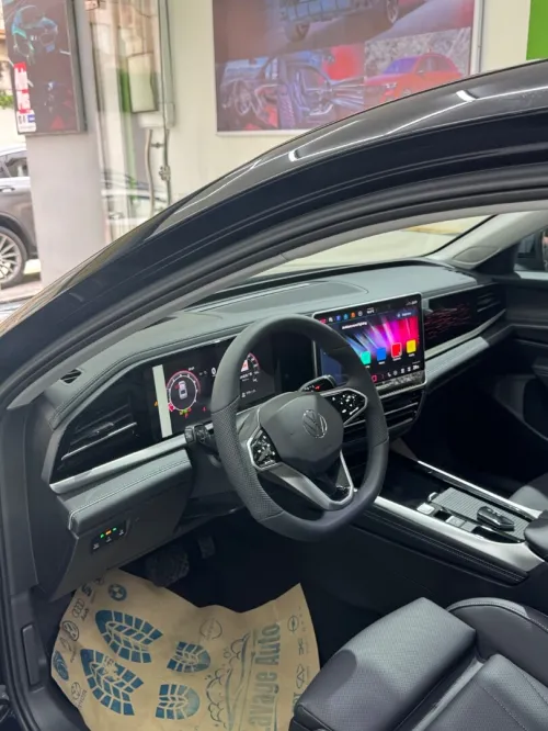 Volkswagen Passat 2025 Pro pack black