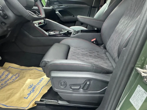 Audi Q5 2025 S line pack black