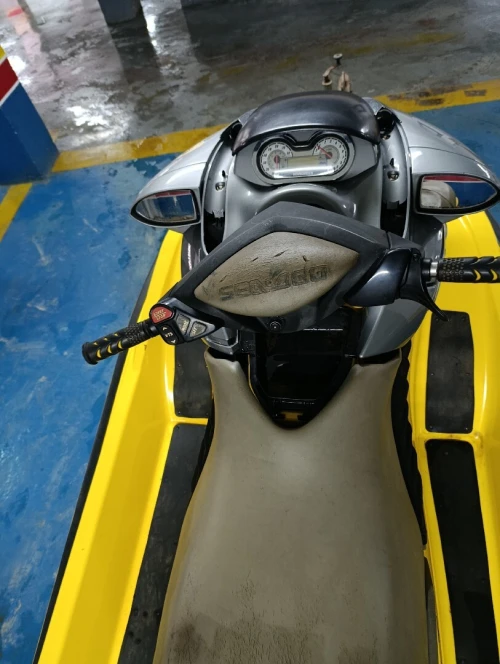 Jet ski
