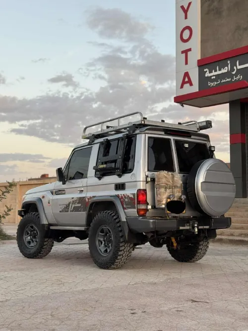 Toyota Land Cruiser 1995 Court