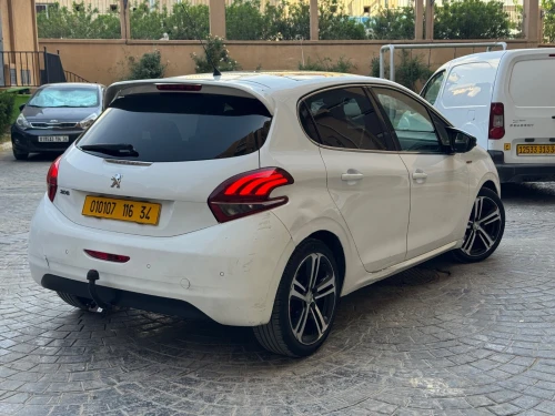 Peugeot 208 2016 Allure Facelift
